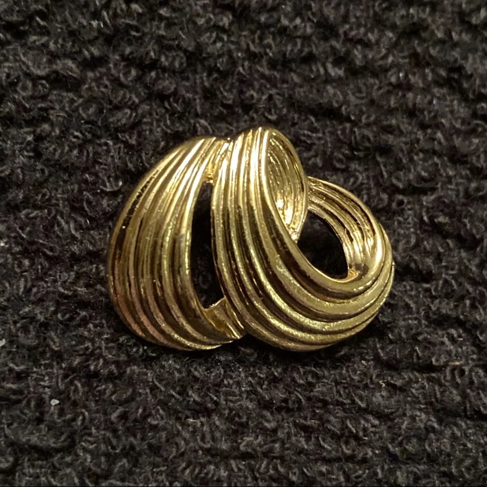 Vintage Swirl Gold Toned Pierced Earrings - Picture 5 of 9
